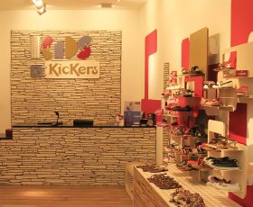 Decopierre intérieur boutique Kickers à Reims