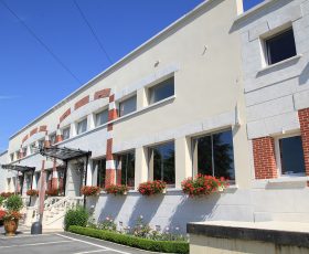 Ravalement de façade Decopierre aspect pierre et briques à Champagne de Telmont près d'Epernay