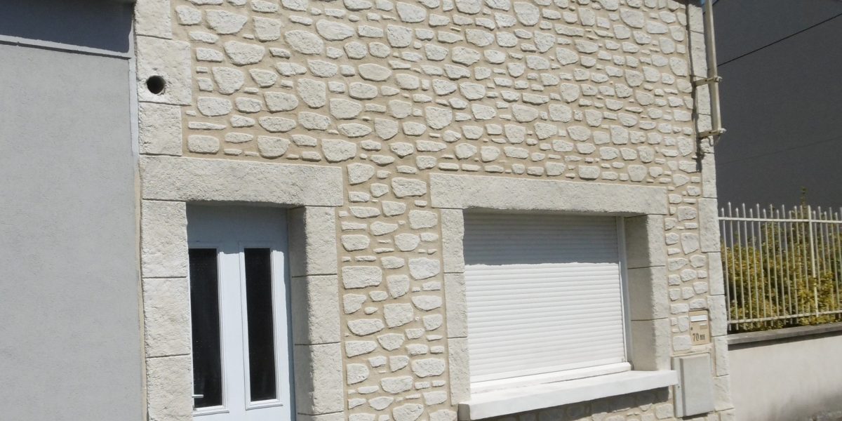 Façade Decopierre avec encadrements en pierre de taille