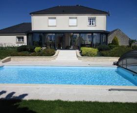 Muret en Decopierre autour d'une piscine