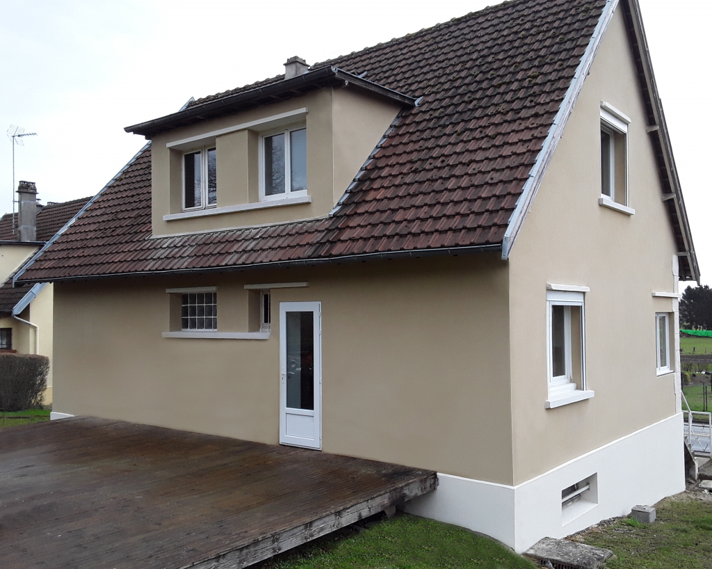 Façade avec enduit à la chaux - Habitat & Traditions