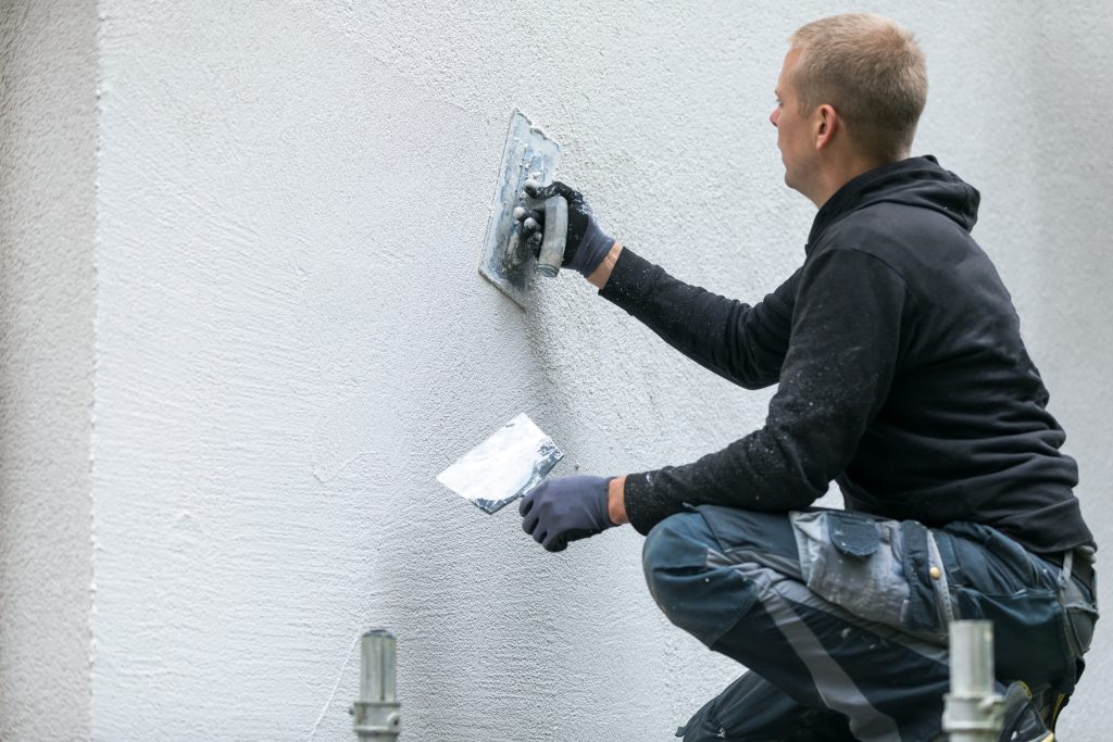 application-enduit Enduit pour ravalement de façade de maison