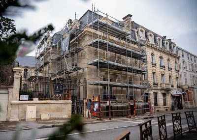 L'hydrofuge de façade peut être une bonne solution de protection après une restauration de façade en pierre.