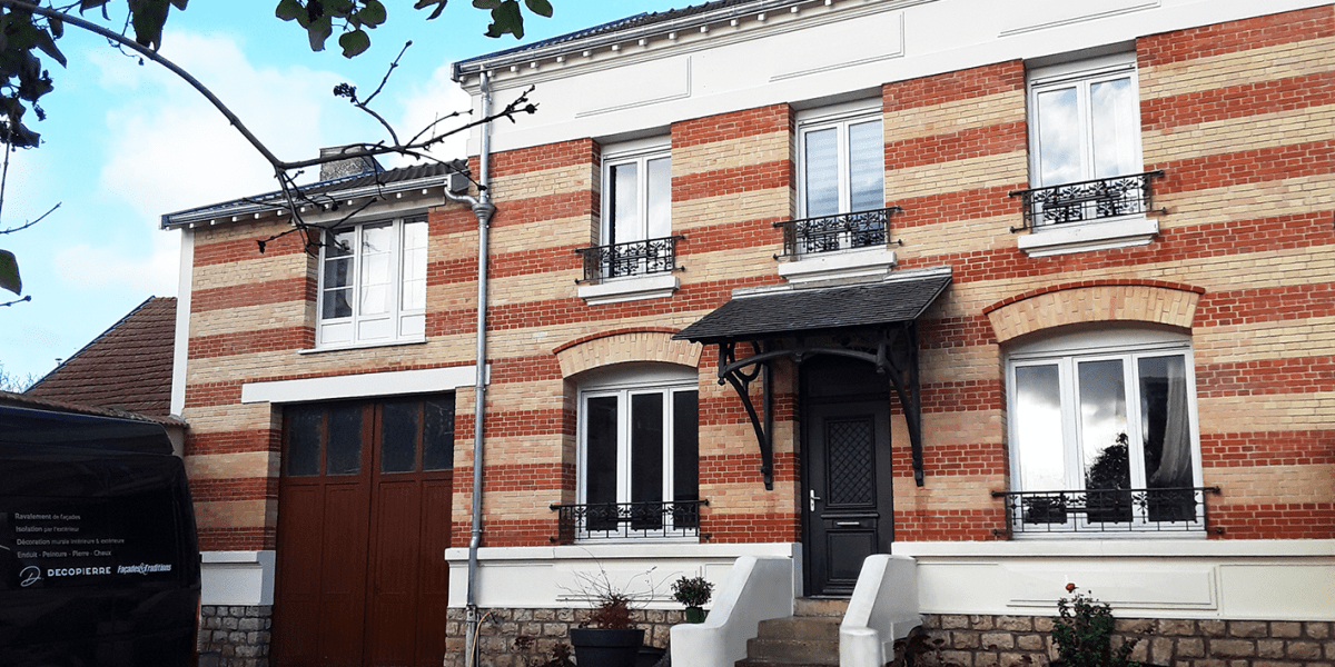 Ravalement briques et pierres par Habitat et Traditions, spécialiste de la rénovation et ravalement de façade