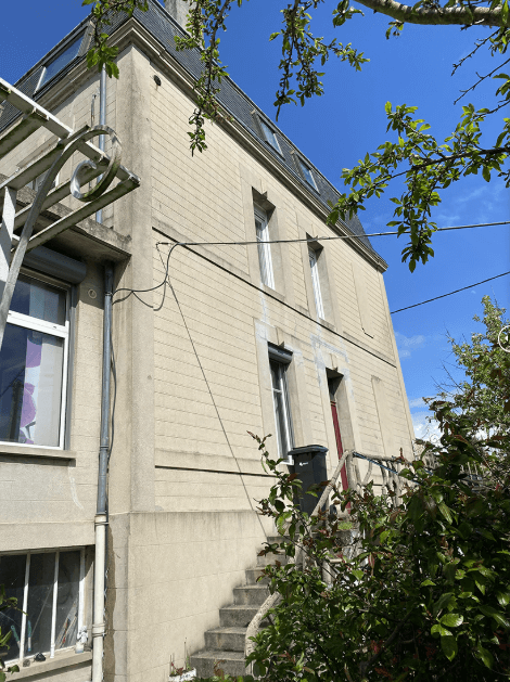 Façade avant rénovation avec enduit Decopierre à Charleville