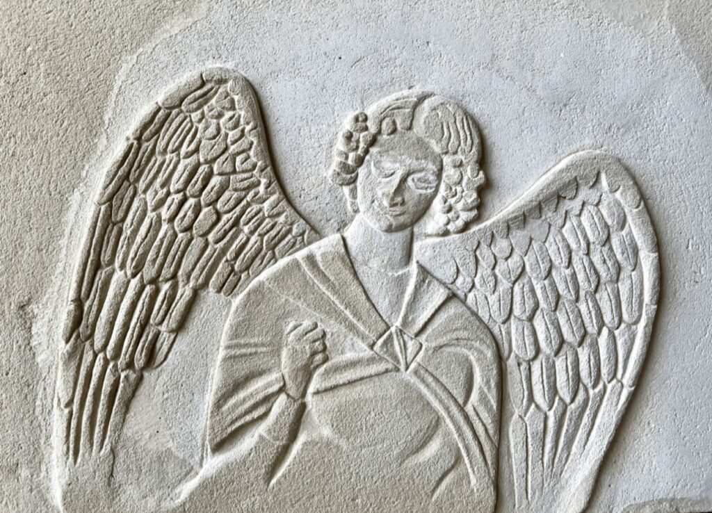 blason réalisé en enduit de façade minéral à base de chaux
