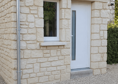 Extension de maison avec un effet pierre de parement en Decopierre